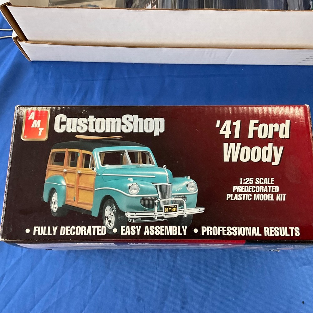 AMT CUSTOM SHOP ‘41 FORD WOODY 1/25 KIT MODEL