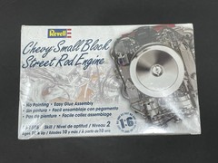 Revell Chevy Small Block Street Rod Engine Kit 1:6 Die Cast w/Display Stand New