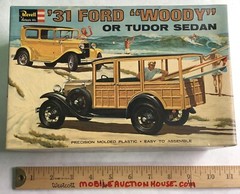 REVELL Model Kit 31 FORD WOODY Or TUDOR SEDAN 1/24 H-1275-200 Beach Boys Vibe