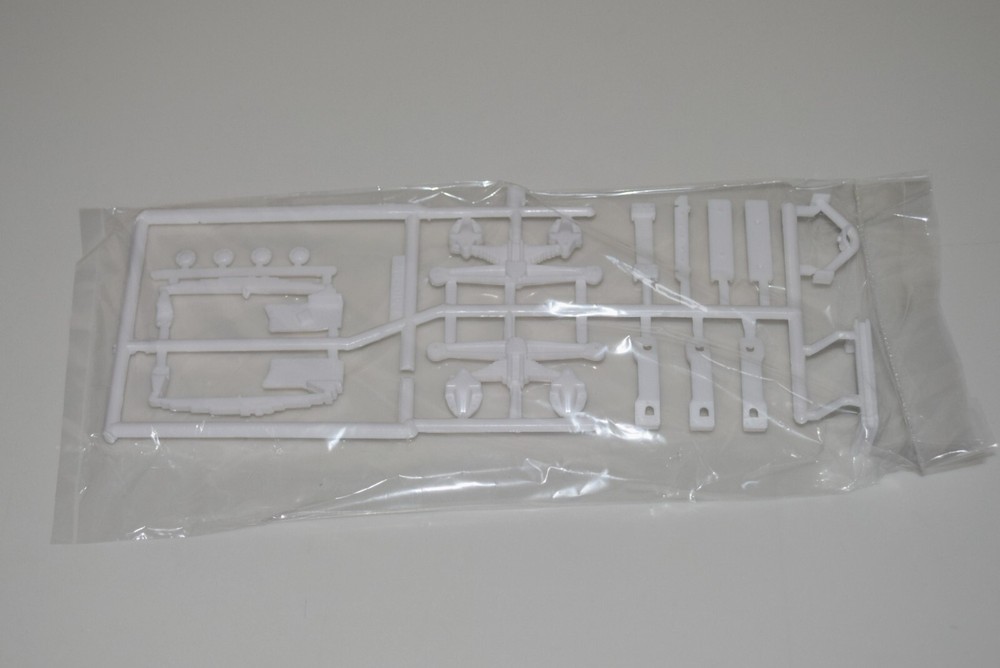 AMT CHEVY TITAN 90 1417/06 ⭐PARTS⭐ SPRINGS+CROSSMEMBERS+MORE 1:25