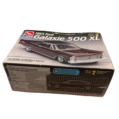 1965 Ford Galaxie 500 XL Plastic AMT 6467 Model Kit 1:25 Scale Never Built