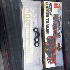 18-617 AMT 1:25 Scale FRUEHAUF FLATBED TRAILER Plastic Model Kit