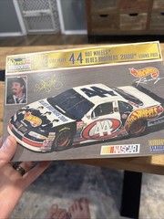 1:24 1998 REVELL MONOGRAM #44 HOT WHEELS BLUES BROTHERS 2000 NASCAR KYLE PETTY
