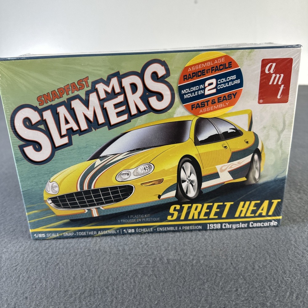 AMT Street Heat 1998 Chrysler Concorde Slammers SNAP 1:25 Scale Model Kit