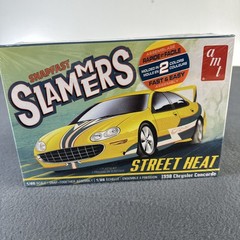 AMT Street Heat 1998 Chrysler Concorde Slammers SNAP 1:25 Scale Model Kit