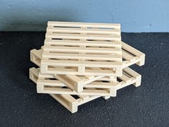 1/24 1/25 Scale Wood” Shipping Pallets – For model truck/car diorama (set of 3)