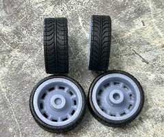 1/24 Scale: 24-Inch “US Mags Scottsdale” Wheels And Tires; Resin;1/25