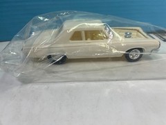 1/25 LINDBERG 1964 DODGE 330 S/S COLOR ME GONE BUILT MODEL CAR KIT OPEN B12