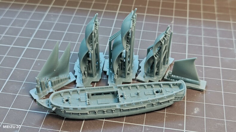 1 /700 French Pallas-class frigates Unpainted/1pc