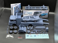 1/25 1972 Ford C-700 Ramp Truck Race Car Hauler Model Kit with Engine & Clears