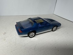 Vintage AMT Ertl 1989 Chevy Camaro IROC-Z 1/25 Scale Model 6062EO Blue Metallic