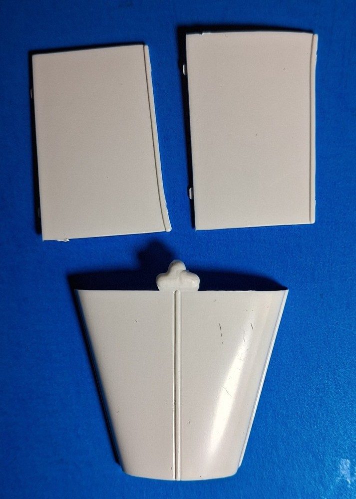 32 FORD SPEEDWAGON – CUSTOM FULL HOOD – REVELL 7606 – MODEL CAR KIT PARTS LOT