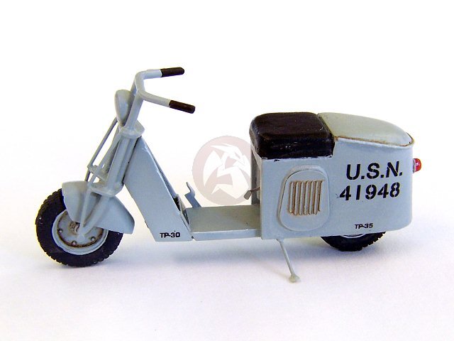 Plus Model 1/48 Cushman Mod.32 Solo US Military Scooter WWII (with Decals) 4012