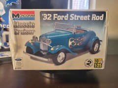 CLASSIC CRUISER 32 FORD MONOGRAM STREET ROD 1/25 SCALE MODEL KIT *SEALED*