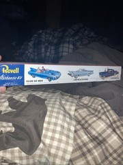 Revell 1:25 1957 Cadillac Eldorado Brougham & 2 Figures Unassembled Model Kit