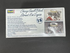 Revell Chevy Small Block Street Rod Engine Kit 1:6 Die Cast w/Display Stand New