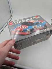 AMT 1/25 NASCAR # 43 STP RICHARD PETTY GRAND PRIX NASCAR MODEL KIT # 6728 F/S