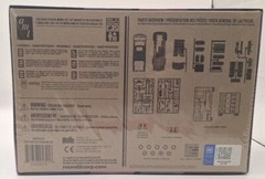 AMT 2005 Cadillac Escalade EXT 1:25 Scale Plastic Model Car Kit AMT1317 Sealed