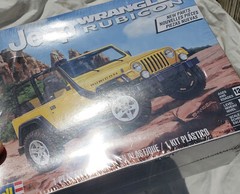 Revell Jeep Wrangler Rubicon 1:25 Scale Plastic Model Kit 85-4501 New Sealed