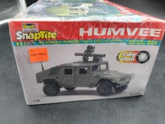 🔥Revell Snaptite Military Humvee Hummer 1:25 Model Kit #85-1909 1999 Dented box