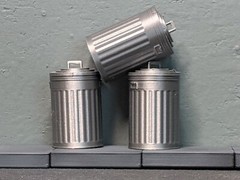 1/24 1/25 Scale Metal Trash Cans – For garage/workshop diorama (set of 3)