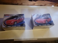 2 Monogram 1/25 Model Cars