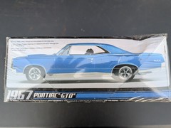MPC 1967 Pontiac GTO 1:25 Model Kit – Sealed, Box Wear – MPC710L/12