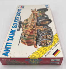 ESCI ERTL 8373 Sd.Kfz. 250/10 German Anti-Tank Vehicle WWII 1:72 Scale Model Kit