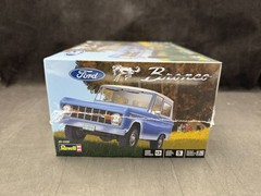 Revell 1966 – 1977 Ford Bronco 1:25 Scale Plastic Model Kit 85-4320 NISB