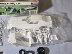 Vintage 1/24 MONOGRAM 7-ELEVEN MUSTANG FUNNY CAR #2710 FACTORY SEALED INSIDE ’85