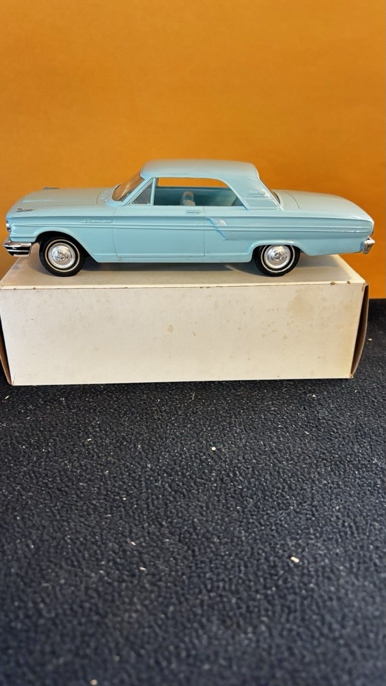 AMT 1/25 1964 FORD FAIRLANE LT. BLUE PROMO/FRICTION MODEL CAR