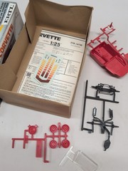 AMT /ERTL Snap-Fit 1975 Corvette 1/25 Scale Model Kit 6704 New Open Box