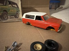 AMT 1/25 Scale AMT1219 1972 GMC Jimmy Model Kit Needs Help