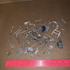 Vintage Junkyard Lot Plastic Model Car Chrome Parts & Pieces (Lot jy181)
