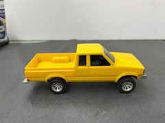 C3 Datsun 4×4 Pickup Truck built Vintage Car model 1/32 McM.