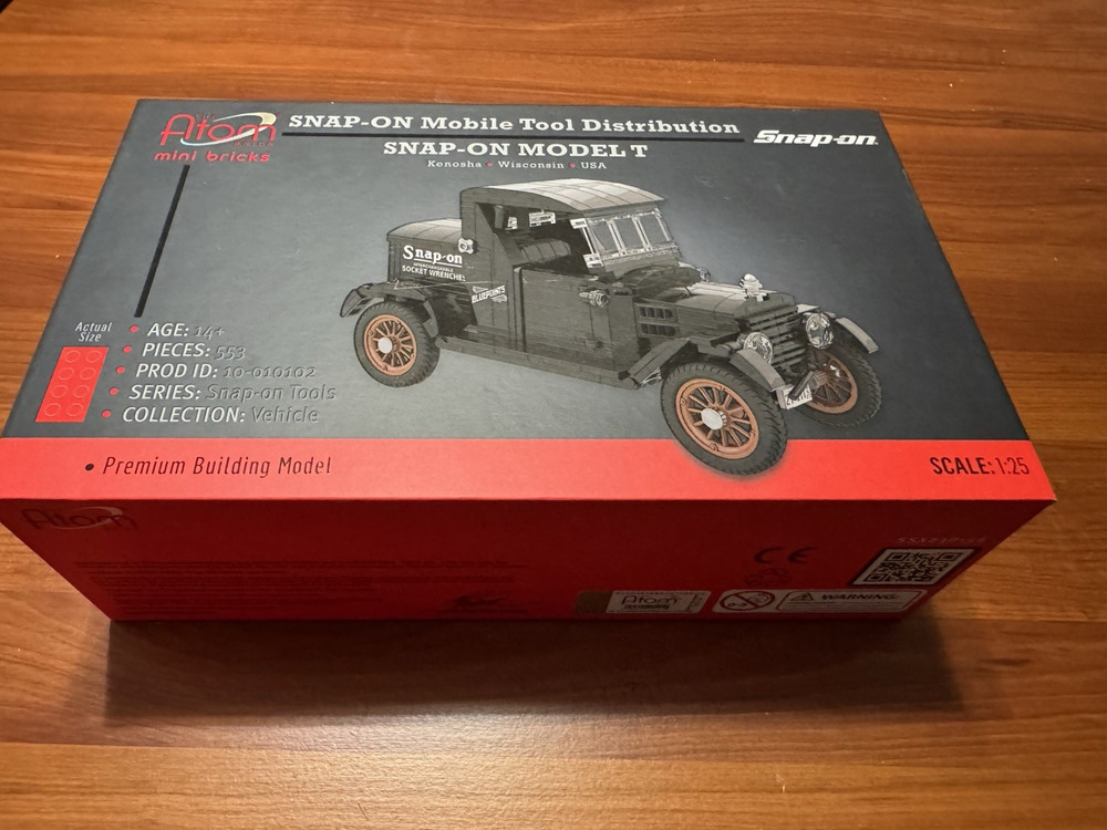 Atom Brick Snap-on Mobile Tool Distribution Model Kit 1:25 14+ Black/Red