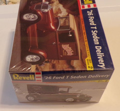 LOOK REVELL 26 FORD T SEDAN DELIVERY SCALE 1/25 MODEL KIT NIB