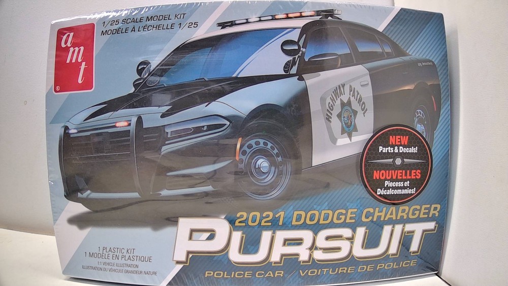 AMT 2021 Dodge Charger Police Pursuit Car 1:25 Scale Plastic Model Car Kit 1324