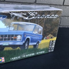 Revell Plastic Model Kit Ford Bronco 85-4320 1:25 Scale Bent Box See Photos
