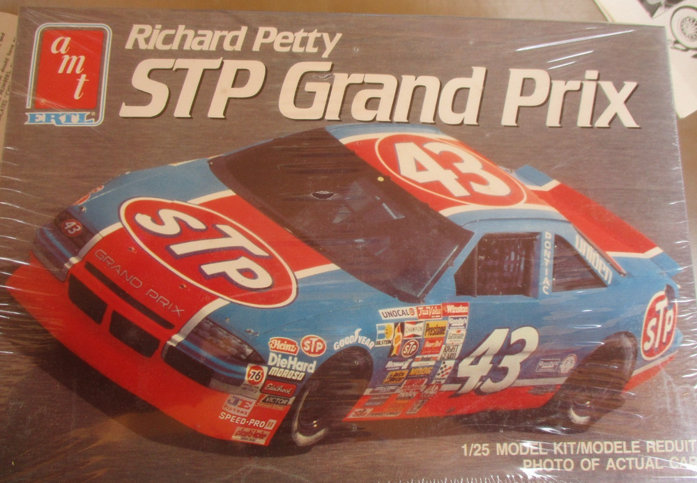 AMT ERTL 6728 #43 PETTY STP GRAND PRIX WRAPPED 1:25 KIT 1990 Issue MORE LISTED