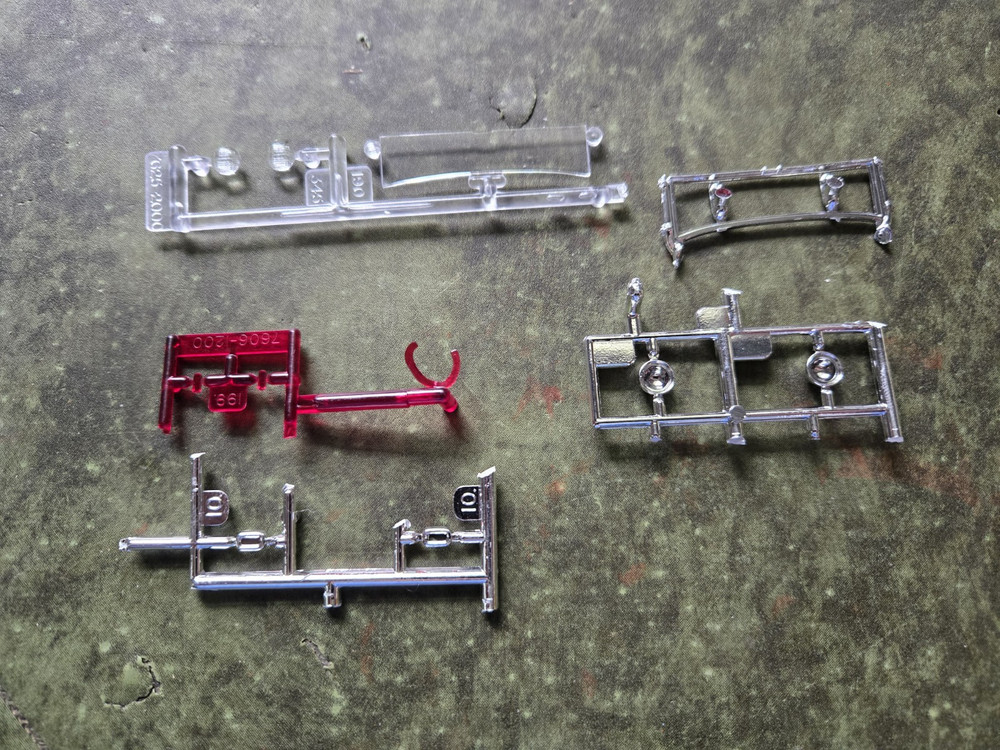 Revell Highboy Roadster 1/25 Parts Windshield Head lights Tail Lights Stk V62B
