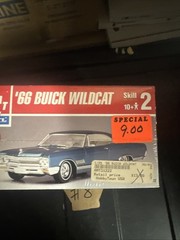 AMT Ertl 31222 1/25 Scale Buyer’s Choice 1966 Buick Wildcat Plastic Model Kit