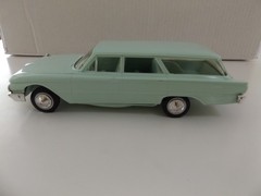 AMT 1961, FORD COUNTRY SQUIRE WAGON, MINT GREEN, Promo Model Car