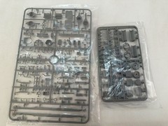 Thunder TM35311 1/35 LRDG F30 Patrol Truck w/Offset Bed ,Soldier Machine Gun