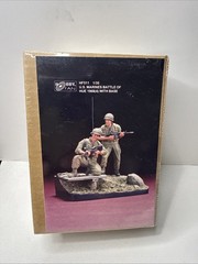 Hobby Fan 1/35 HF-511 US Marine Battle of HUE 4 (Vietnam War) – 2 Figures w/Base