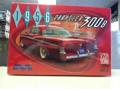 Moebius 1207 Chrysler 300B model kit