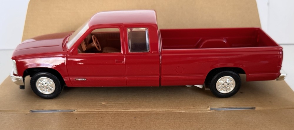 amt ERTL 1993 Chevrolet C-1500 Extended Cab Victory Red 1/25 Promo Model #6160