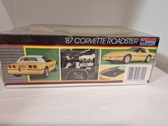 MONOGRAM 1987 MODLE CAR KIT 1:24 SCALE CORVETTE ROADSTER NEW, SEALED.