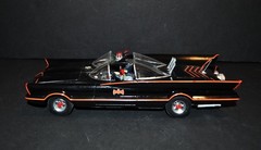 Polar Lights #881 The Batmobile Deluxe Edition 1/25 Scale Plastic Model Kit