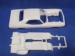 🌟 Body Shell & Frame 1971 Cuda 1:24 Scale 1000s Model Car Parts 4 Sale Revell